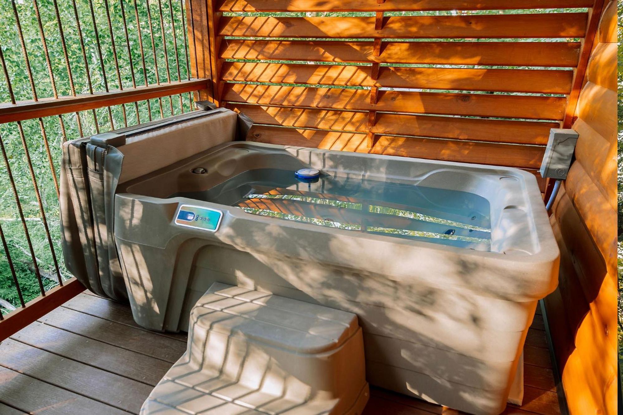 Cricket Hill Treehouse B By Amish Country Lodging Millersburg Ngoại thất bức ảnh